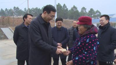 陈瑞峰到我市调研脱贫攻坚工作要求：激发群众脱贫致富内生动力 坚决打赢脱贫攻坚战