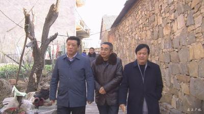 李承国等领导慰问困难职工