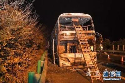 突发！湖南常长高速客车起火！26人遇难28人受伤