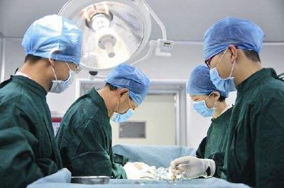 93岁老太股骨骨折 广水一医院为其成功实施股骨头置换术