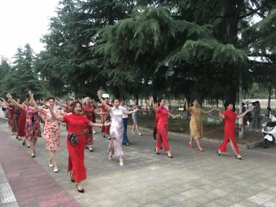 广水雷锋服务队舞蹈队排练展演秀节目 展示精神美