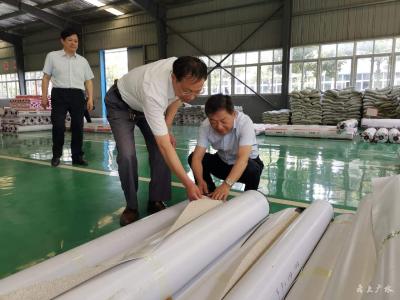 万正强到我市调研中小企业融资情况