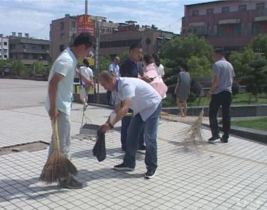 市二医院开展庆“七一”义诊活动