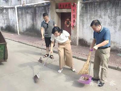 市科技经信局坚持周五清扫卫生责任区