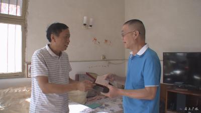 市人社局上门发放 “庆祝中华人民共和国成立70周年”纪念章