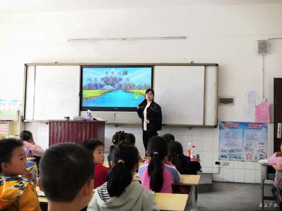 市教育局到马坪镇中心小学调研教学工作
