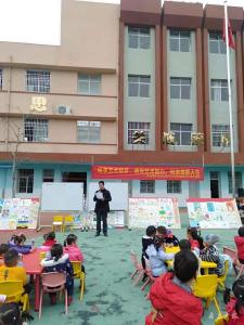 关庙镇中心幼儿园：亲子绘画 感受童真