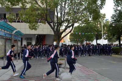 文华高中举行“2019年安全逃生避险”预演活动