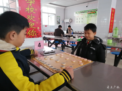 市实验小学：象棋大赛获佳绩