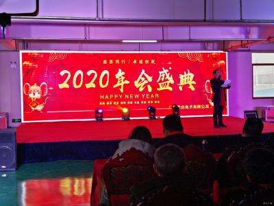 爱心企业奖励师生    积极助学彰显责任