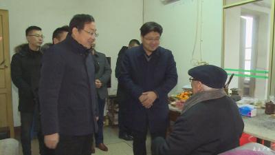 黄继军走访慰问困难党员群众、文化名人、道德模范