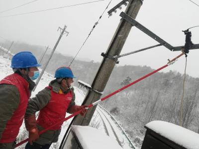 市供电公司：战风雪 保供电