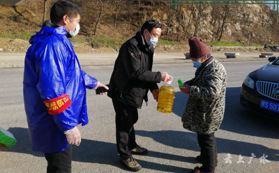 武胜关镇：多措并举  做好困难群众疫情防控和生活保障