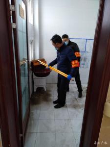 党徽在胸前闪耀