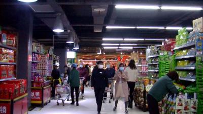 广水：超市恢复正常营业 市民购物秩序井然