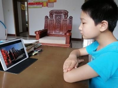 应办三小：别样的方式 让红领巾更鲜艳