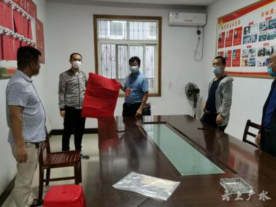 城郊中心中学：家长送信表谢意