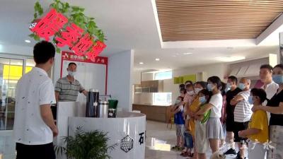 暖季地暖：庆“六·一”    献爱心