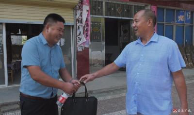 公交车司机拾金不昧  正能量温暖人心