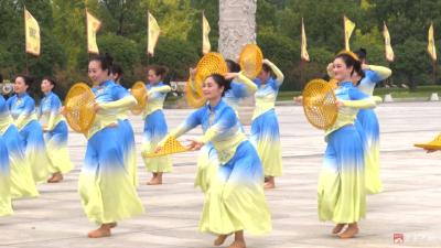 我市广场舞群众代表队参加“文化力量·民间精彩”全省第五届群众广场舞展演