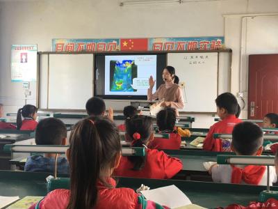 入职教师展风采  同听同评同进步