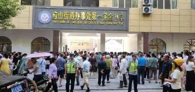 广水交警启动“护学岗”   为40所中小学校学生守护安全路