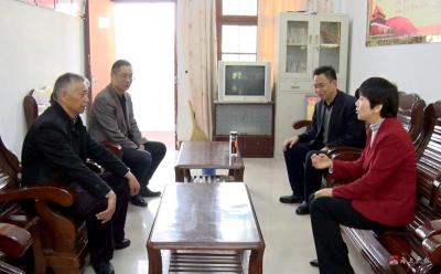 刘秀玲走访慰问部分联系服务的专家人才