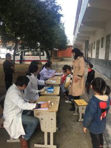杨寨镇杨湾幼儿园：开展幼儿健康体检 关爱儿童健康成长