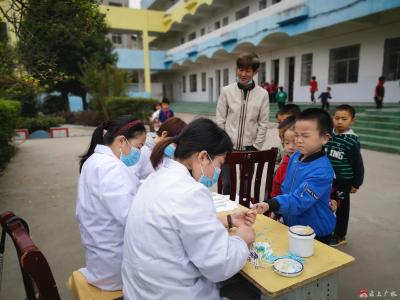 余店镇初级中学积极配合镇卫生院免费乙型肝炎抗体检测 