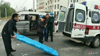 司机半路突发疾病   路过警察紧急救助