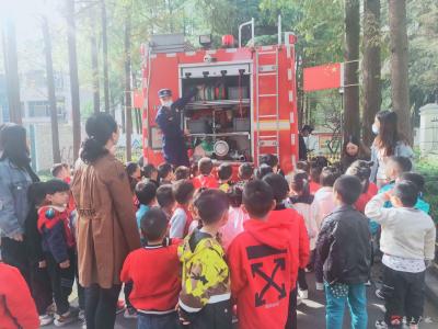 市幼儿园开展消防演练活动