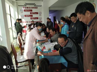 长岭镇53名教师参加无偿献血