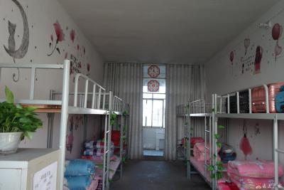 李店镇中心中学：开展寝室文化评比活动
