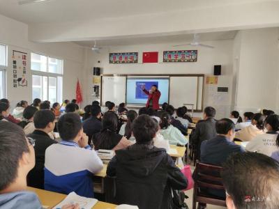 市教育局到城郊中心中学听课