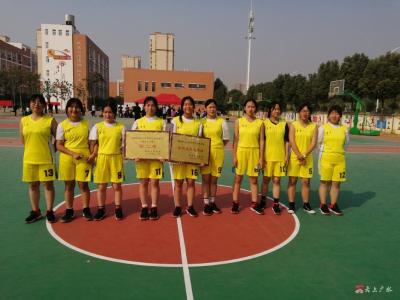 市育才高中女子篮球队荣获随州中学生篮球赛亚军 