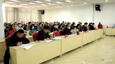 市委党校教师到工业园区讲党课