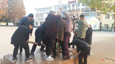 长岭镇平林中心小学：齐心协力  守卫国旗