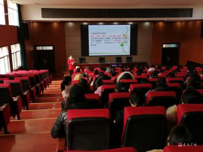 关庙镇中心中学举办女生青春期教育专题讲座 