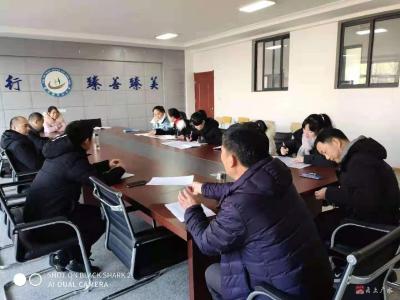 蔡河镇中心小学召开六年级教学质量分析会