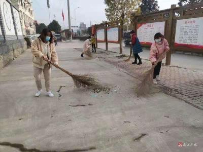应办三小：党员力量下沉社区，服务群众凝心聚力