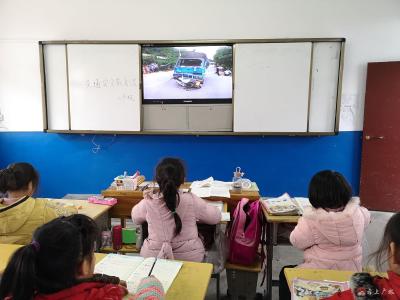 蔡河镇黄土中心小学开展交通安全教育活动