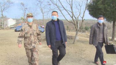  刘志恒走访慰问困难党员和低保户