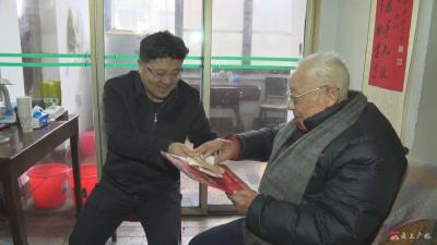 黄继军走访慰问文化名人、退休老干部、困难党员、职工群众
