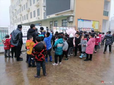 市第二实验小学：绘画书法展风采 欢欢喜喜迎春节