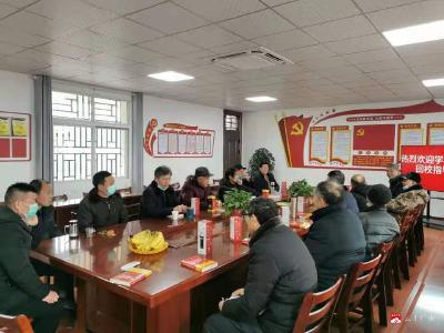 城郊办事处中学组织离退休党员干部回校参观指导