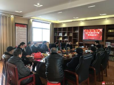 市实验初级召开退休教师新春茶话会