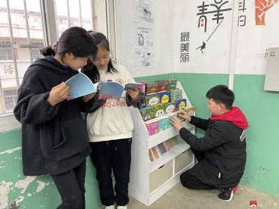 杨寨镇京桥中心小学:爱心人士捐赠图书,情暖山区儿童