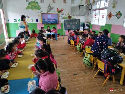 蔡河镇北街幼儿园开展为留守幼儿过生日活动