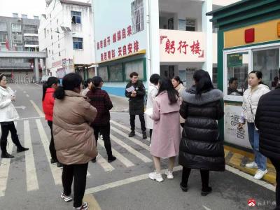 李店镇中心小学开展校园全面检查活动