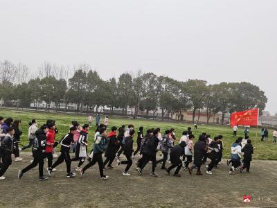 长岭镇平林中学：阳光晨跑强体魄，青春飞扬展风采